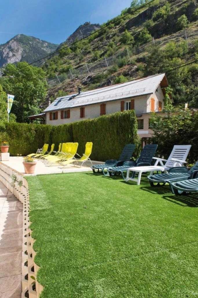 Camping 5 Etoiles - Piscine - Eeceff Le Bourg-dʼOisans Екстериор снимка