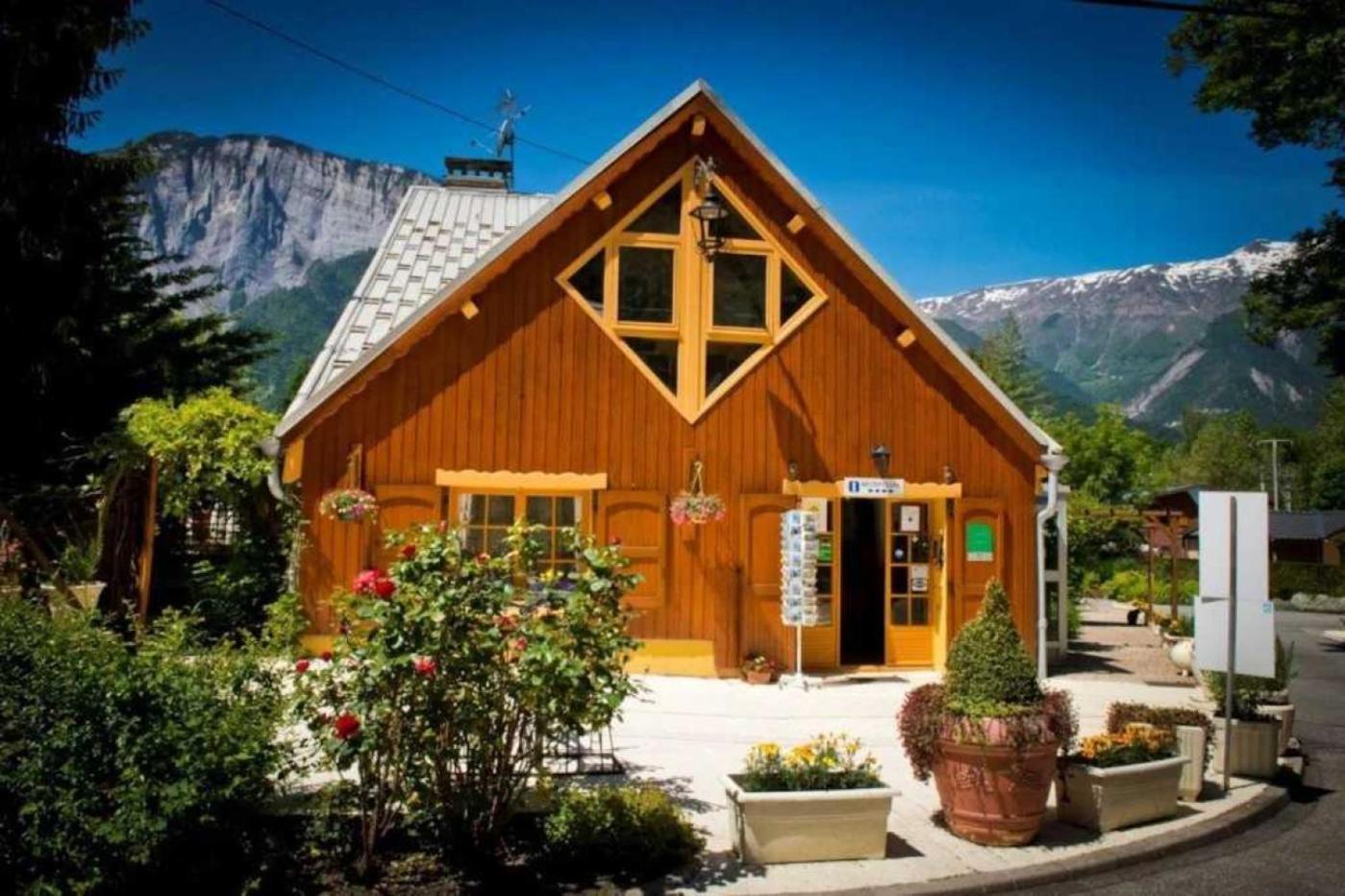 Camping 5 Etoiles - Piscine - Eeceff Le Bourg-dʼOisans Екстериор снимка